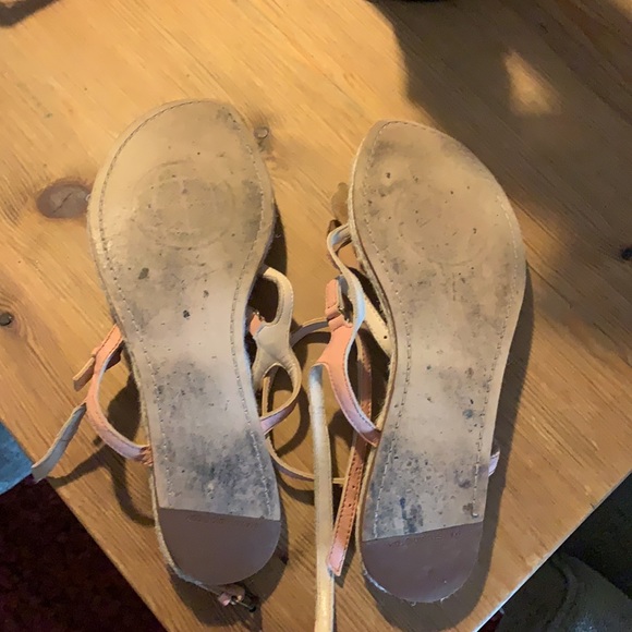 Flat flowered sandals - Picture 2 of 2